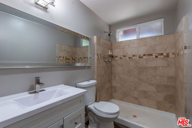 20454 W Strathern Street, Winnetka, CA 91306