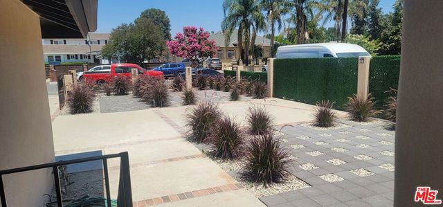 20454 W Strathern Street, Winnetka, CA 91306
