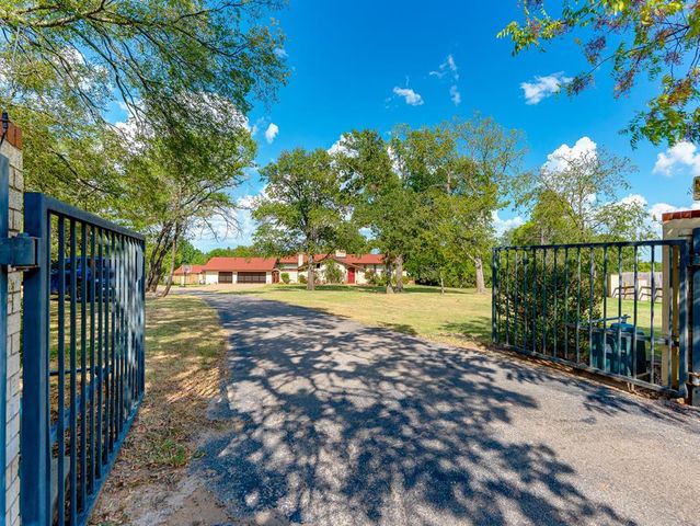 1404 Charles Drive, Shawnee, OK 74804