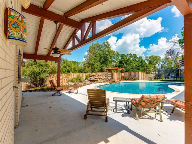 1404 Charles Drive, Shawnee, OK 74804