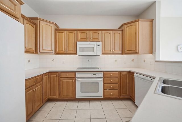 1 Aspen Dr 1, Wilbraham, MA 01095