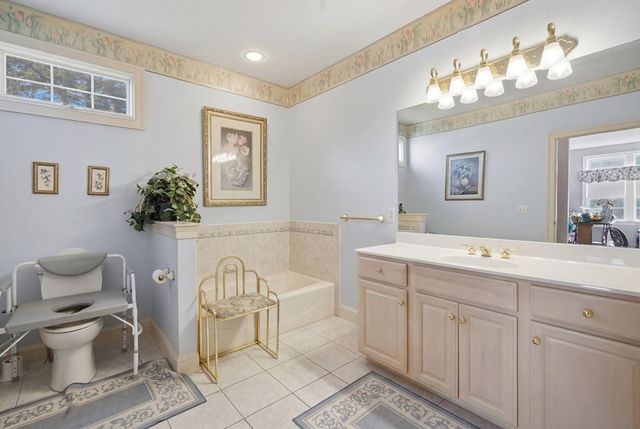 1 Aspen Dr 1, Wilbraham, MA 01095