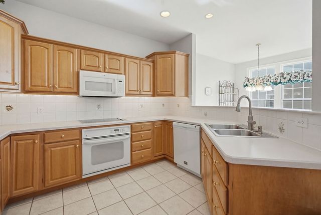 1 Aspen Dr 1, Wilbraham, MA 01095