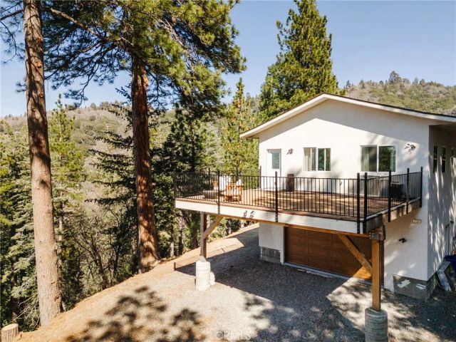 721 Chillon Drive, Crestline, CA 92325