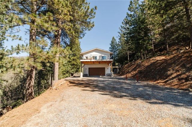 721 Chillon Drive, Crestline, CA 92325