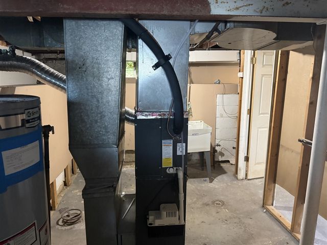 20847 Hollywood Street, Harper Woods, MI 48225