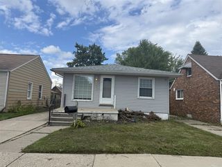 20847 Hollywood Street, Harper Woods, MI 48225