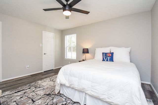 8051 Bay Branch Drive 112, The Woodlands, TX 77382