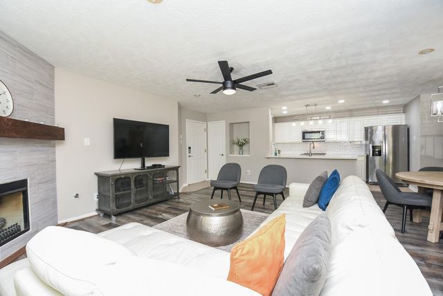 8051 Bay Branch Drive 112, The Woodlands, TX 77382