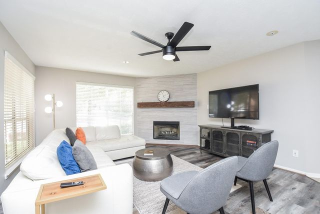 8051 Bay Branch Drive 112, The Woodlands, TX 77382