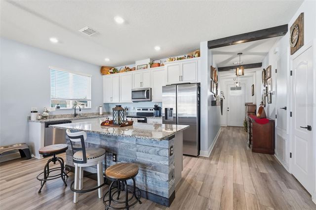 2201 GLADIOLUS LN LANE, Mascotte, FL 34753