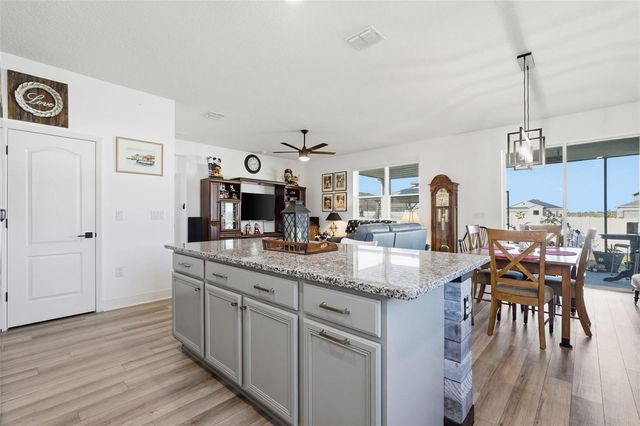 2201 GLADIOLUS LN LANE, Mascotte, FL 34753