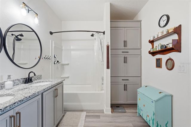 2201 GLADIOLUS LN LANE, Mascotte, FL 34753