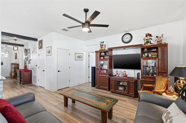 2201 GLADIOLUS LN LANE, Mascotte, FL 34753