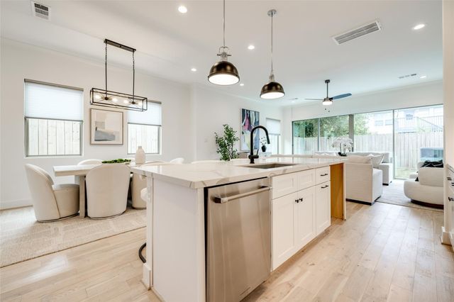 610 Willard Street, Houston, TX 77006