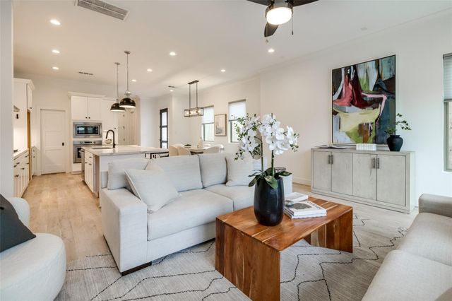 610 Willard Street, Houston, TX 77006