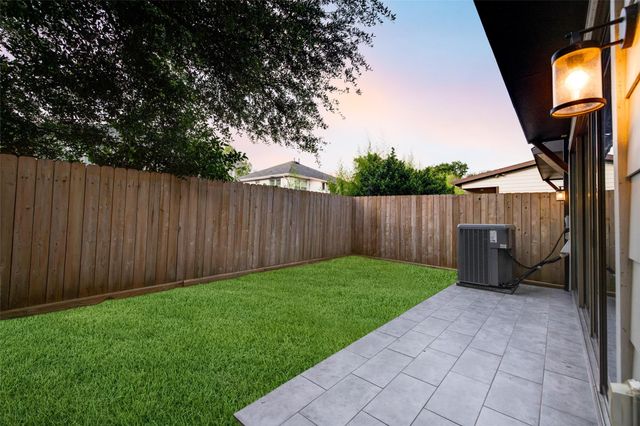 610 Willard Street, Houston, TX 77006