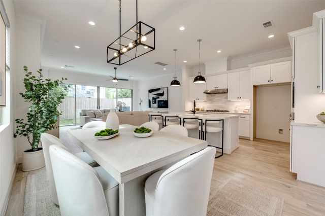 610 Willard Street, Houston, TX 77006