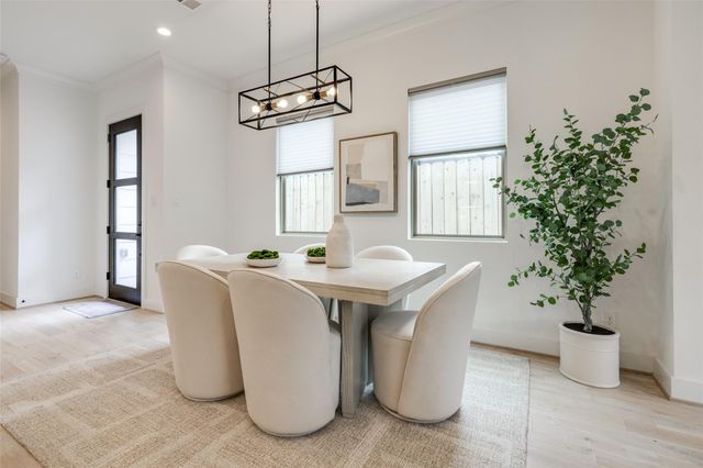 610 Willard Street, Houston, TX 77006