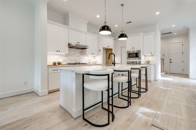 610 Willard Street, Houston, TX 77006