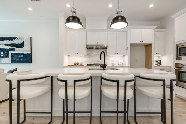 610 Willard Street, Houston, TX 77006