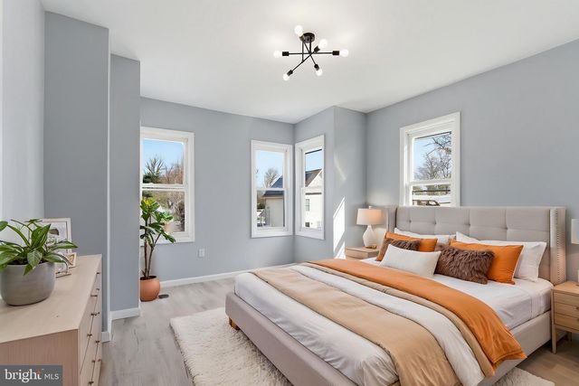 217 W UNION ST, Burlington, NJ 08016