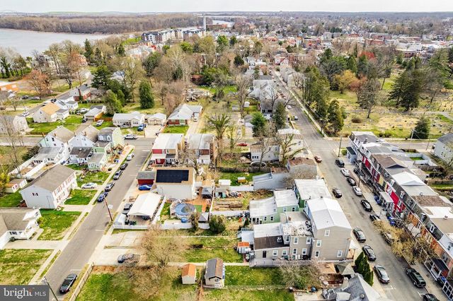 217 W UNION ST, Burlington, NJ 08016