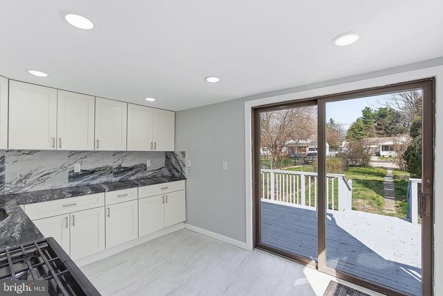 217 W UNION ST, Burlington, NJ 08016