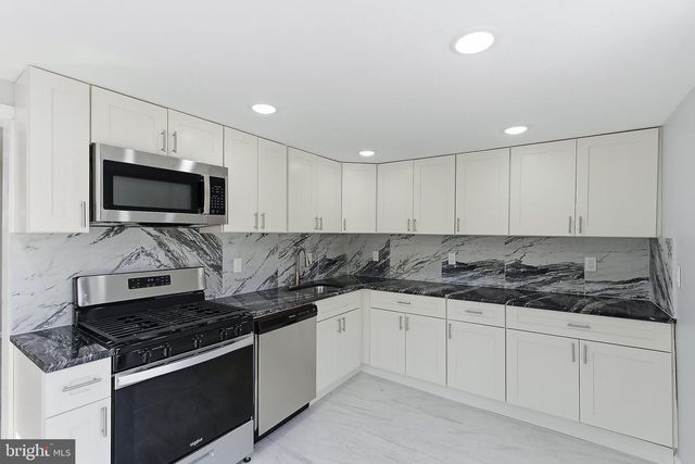 217 W UNION ST, Burlington, NJ 08016