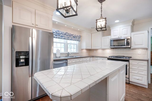 5942 Hillside Avenue East Drive, Indianapolis, IN 46220