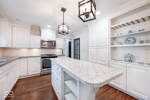 5942 Hillside Avenue East Drive, Indianapolis, IN 46220