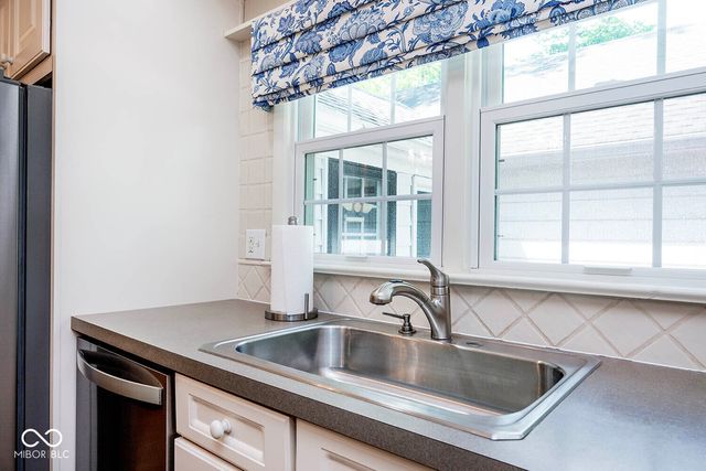5942 Hillside Avenue East Drive, Indianapolis, IN 46220
