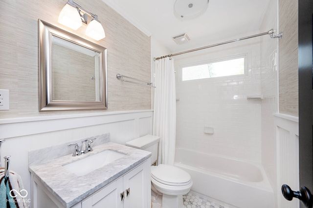 5942 Hillside Avenue East Drive, Indianapolis, IN 46220