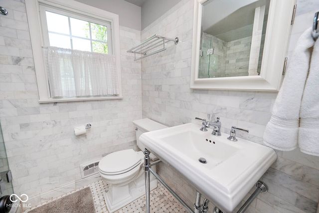5942 Hillside Avenue East Drive, Indianapolis, IN 46220