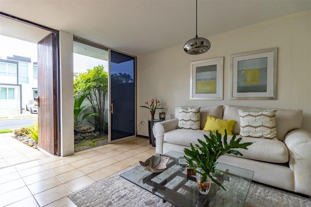 5 CALLE 5, Guaynabo, PR 00966