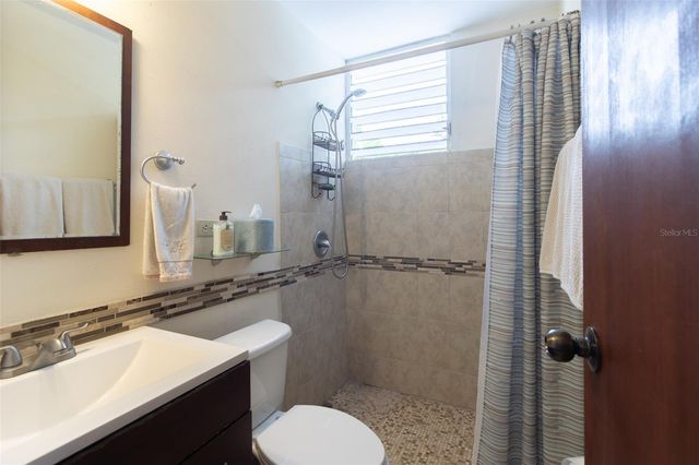 5 CALLE 5, Guaynabo, PR 00966