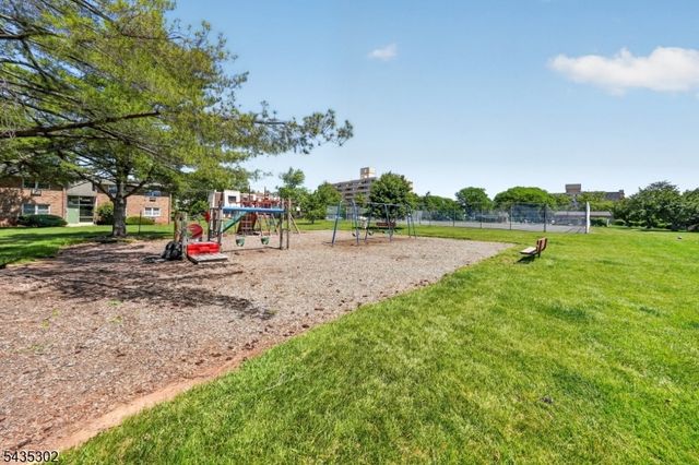 808 Eves Dr 1k, Hillsborough Twp., NJ 08844
