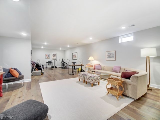 30 Dahlia Dr, Warren Twp., NJ 07059