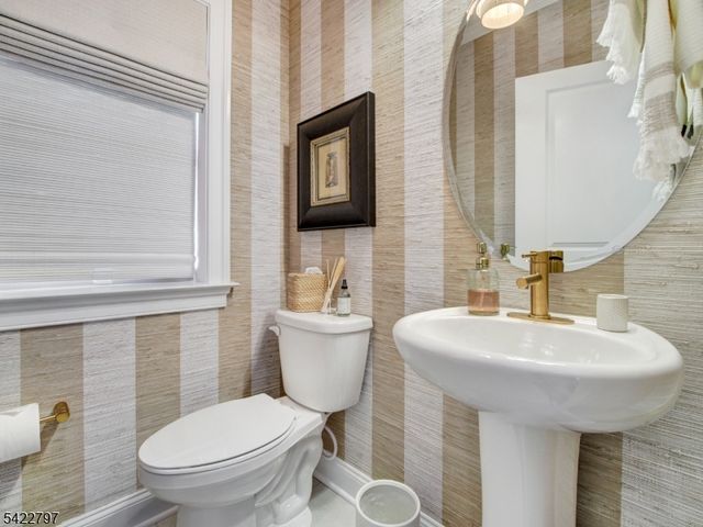 30 Dahlia Dr, Warren Twp., NJ 07059