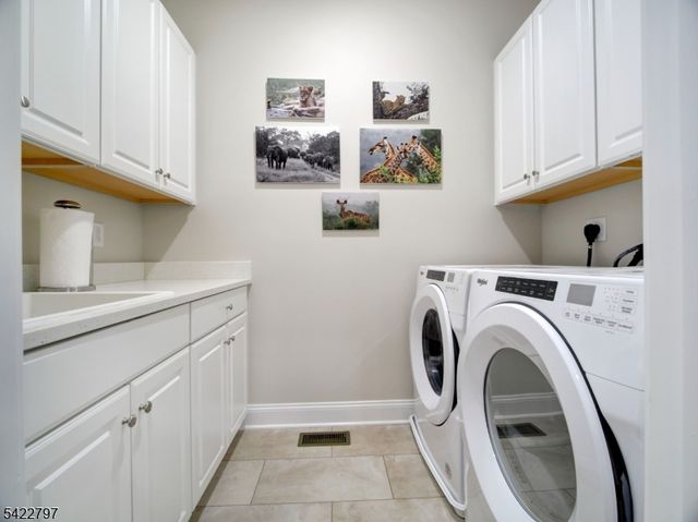 30 Dahlia Dr, Warren Twp., NJ 07059