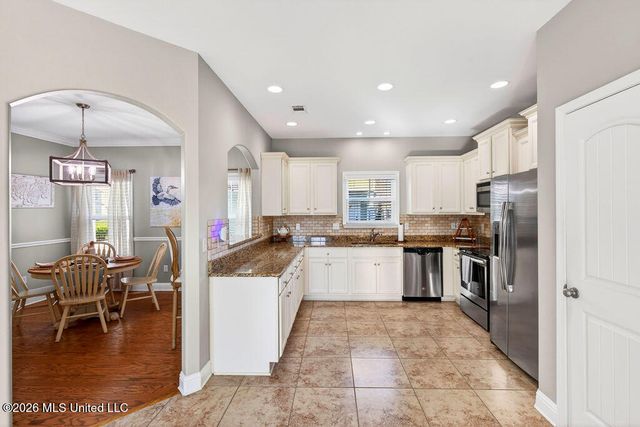 6 Sweetgrass Lane, Ocean Springs, MS 39564