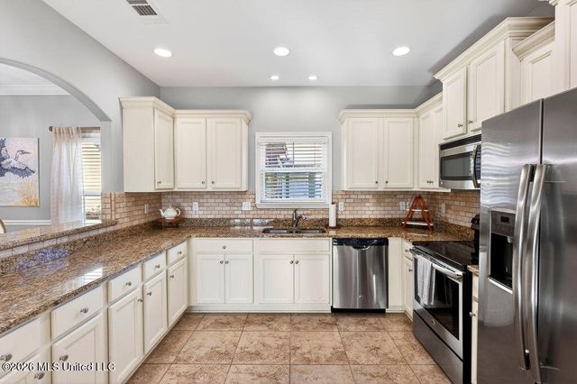 6 Sweetgrass Lane, Ocean Springs, MS 39564