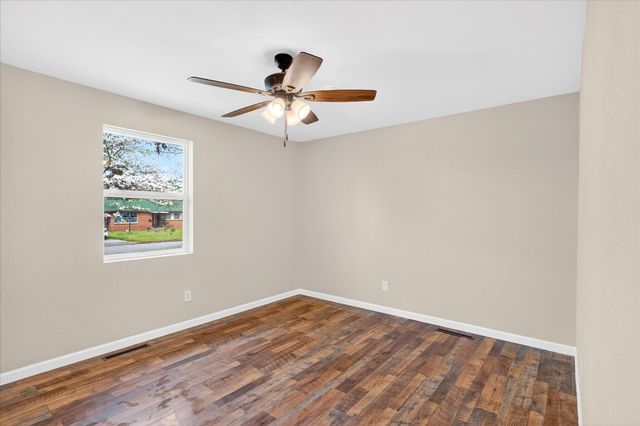 1036 E Morningside Street, Springfield, MO 65807