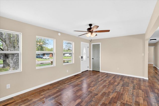 1036 E Morningside Street, Springfield, MO 65807