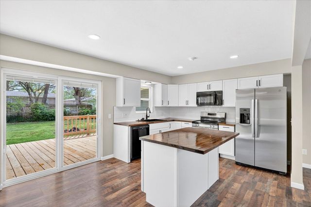 1036 E Morningside Street, Springfield, MO 65807