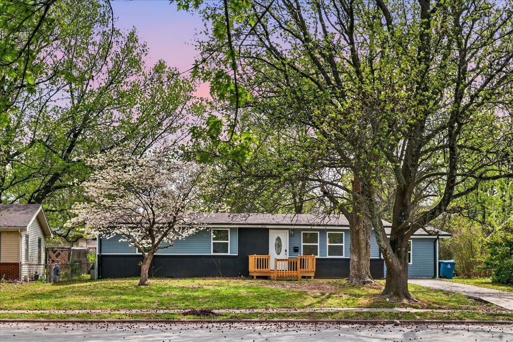 1036 E Morningside Street, Springfield, MO 65807