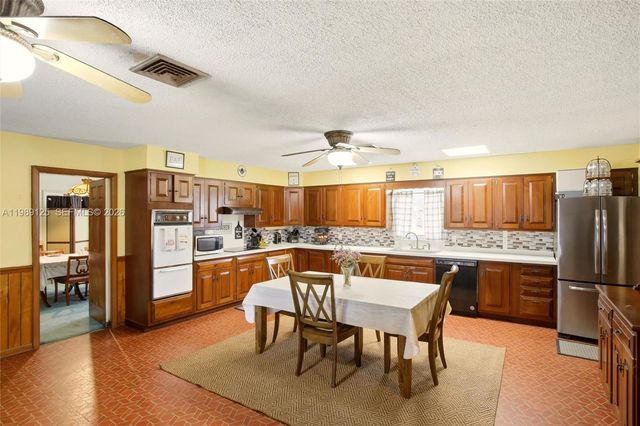 3903 Edison Avenue, Bowling Green, FL 33834