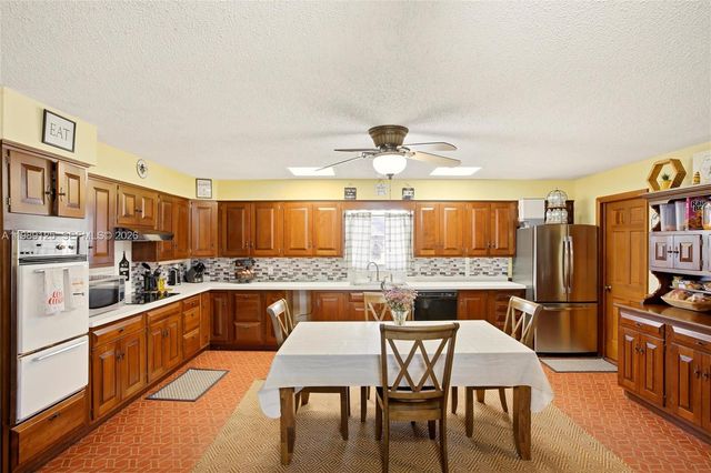 3903 Edison Avenue, Bowling Green, FL 33834