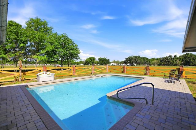 3903 Edison Avenue, Bowling Green, FL 33834