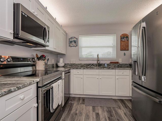 870 Lake Orchid Circle 204, Vero Beach, FL 32962
